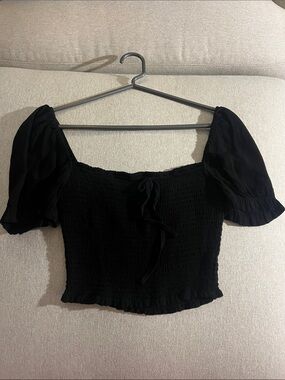 Aritzia Wilfred Black Smocked Puff Sleeve Crop Top
